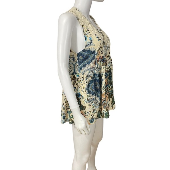 Umgee Crochet Shoulder Boho Top
New - Picture 5 of 8